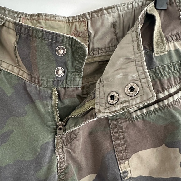 Abercrombie + Fitch Vintage Y2K Baggy Cargo Camo Pants - Picture 7 of 14